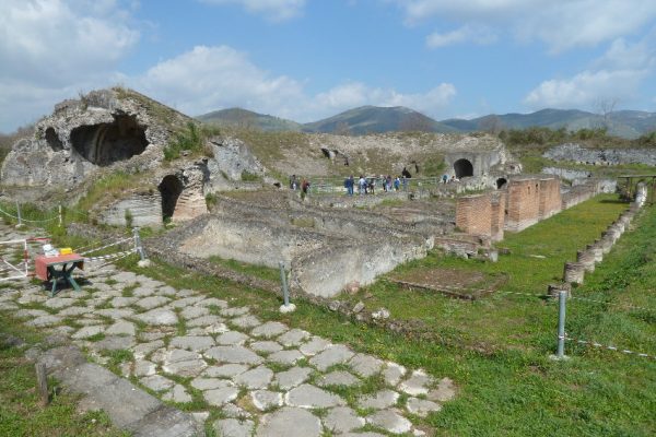 Cales - Teatro romano